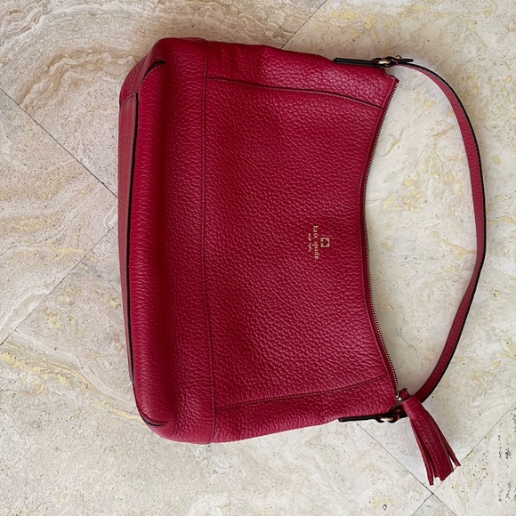 Kate Spade RED Cobble Hill Finley Pebble Leather Hobo Bag MSRP $348 Near MINT! - Picture 3 of 13